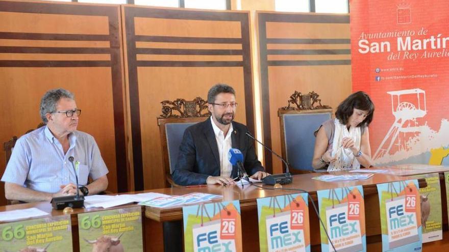 Por la izquierda, Luis Calvo, Enrique Fernández y Cintia Ordóñez, en la presentación de la feria.