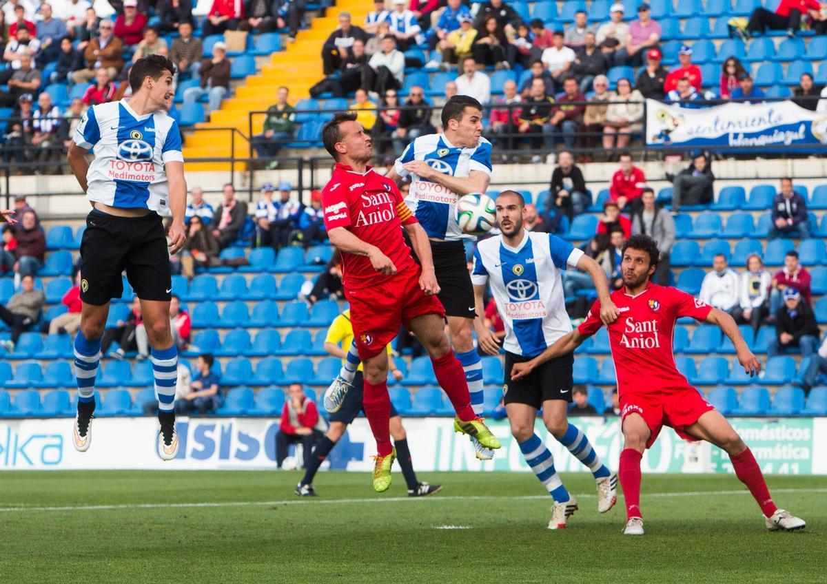 Durant els anys a Segona va poder jugar al Rico Pérez d'Alacant contra l'Hèrcules