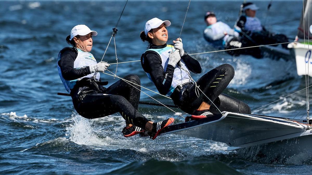 Támara Echgoyen y la mallorquina Paula Barceló, en plena regata