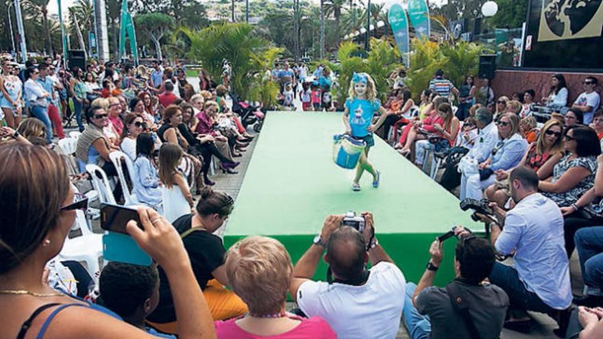 Desfile de moda infantil.