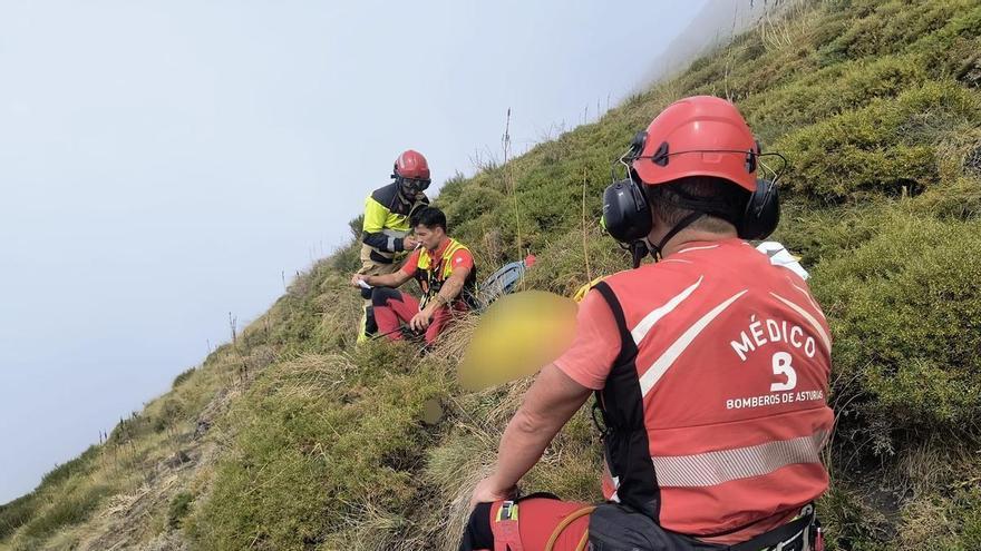 La tragedia en la montaña de Somiedo: el leonés de 75 años que falleció tras una caída hacía una ruta con su hija, yerno y nieto