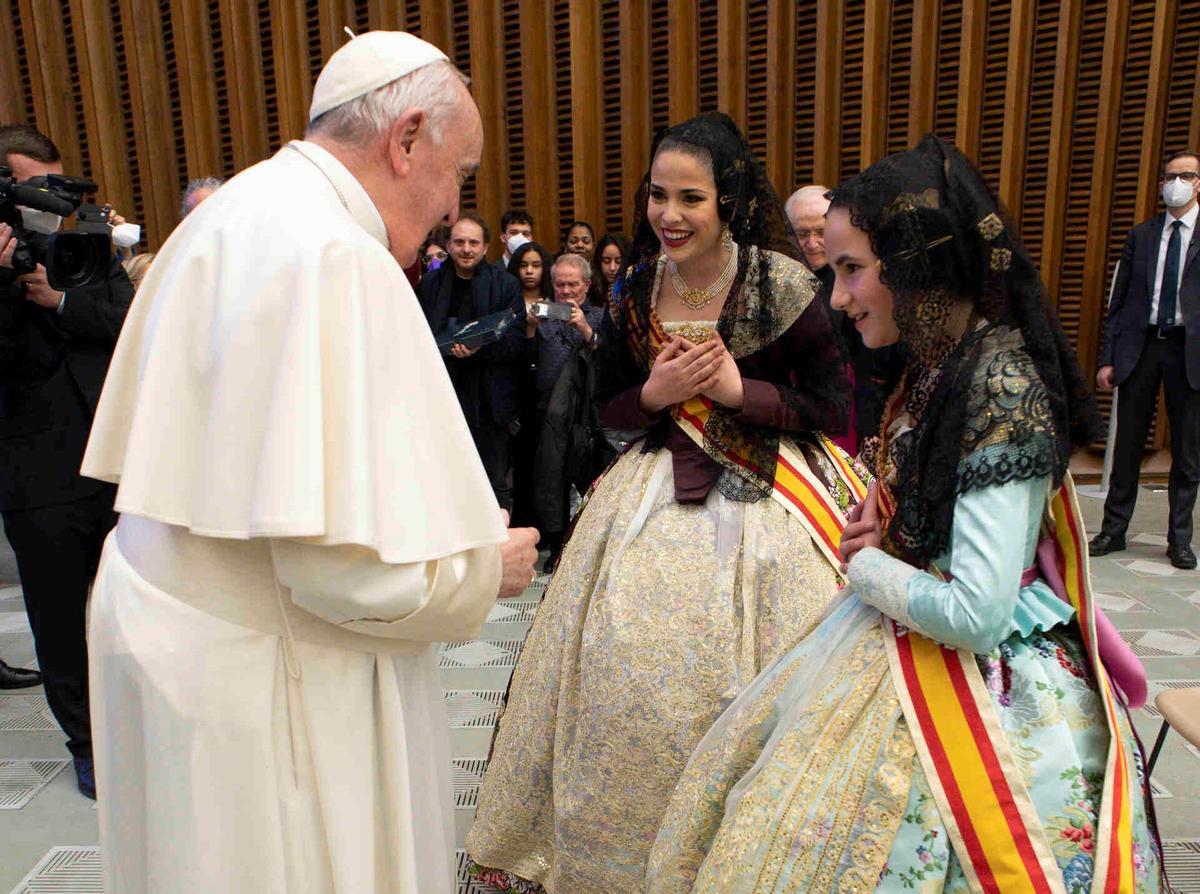 Carmen y Nerea con el Papa Francisco