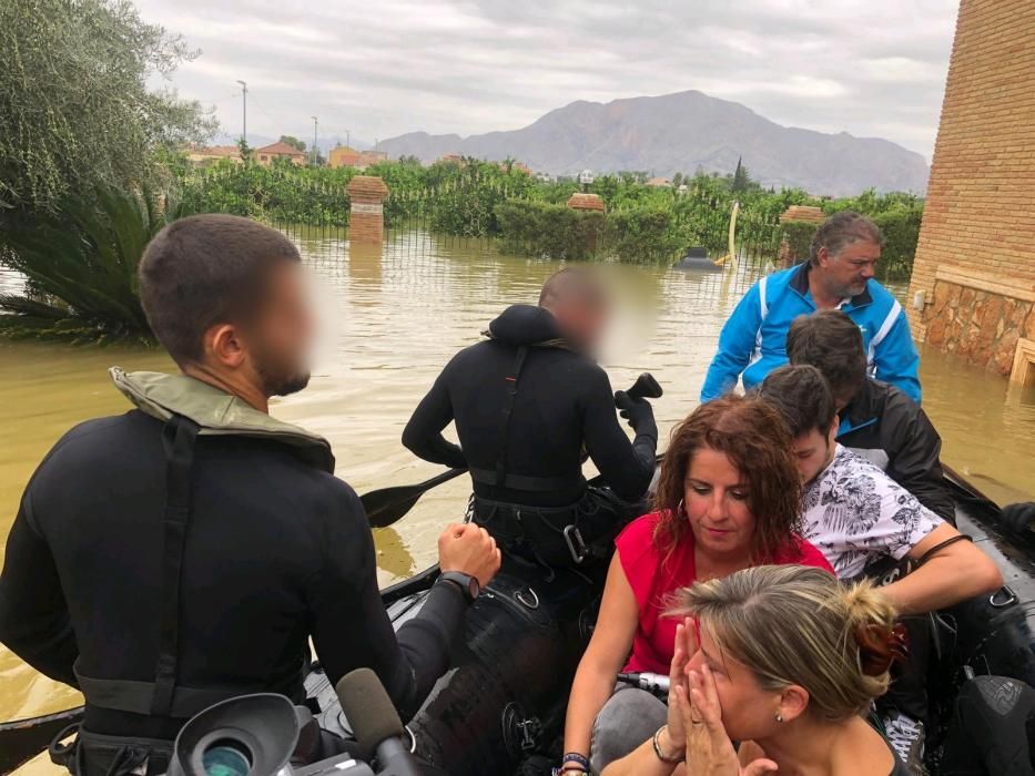 Imagen del despliegue militar en la Vega Baja para auxiliar a vecinos afectados por la gota fría.