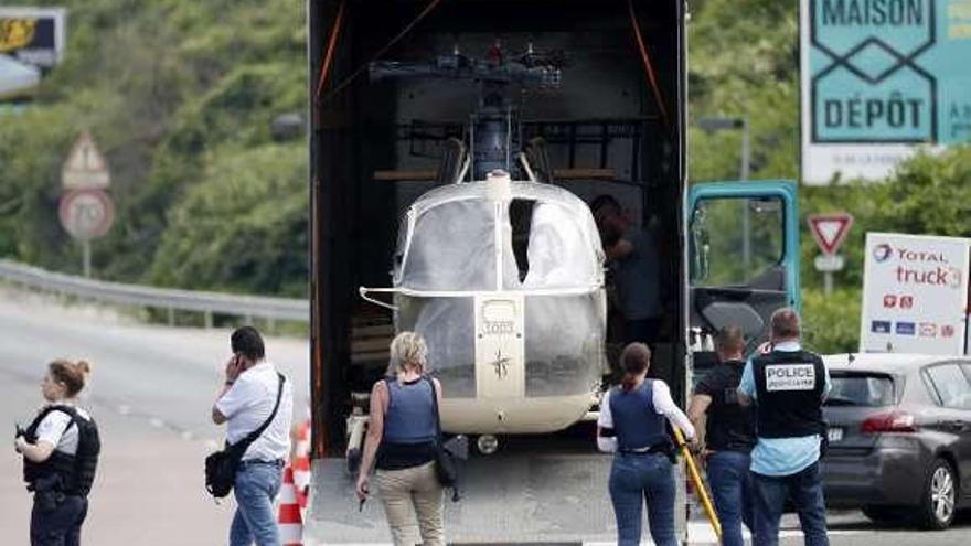 El helicóptero fue abandonado tras la huida. // Efe