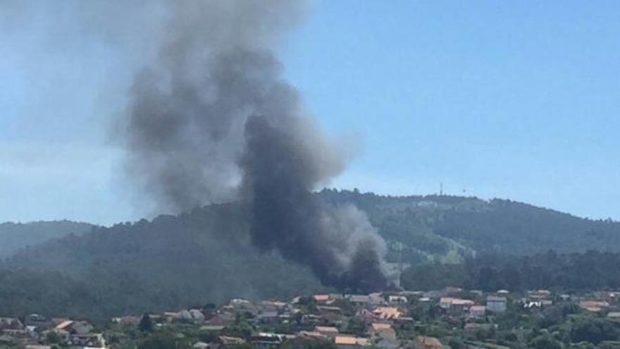 Incendio en una nave industrial en Vigo