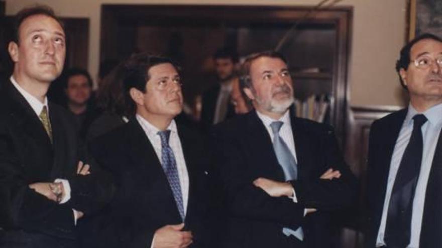 Miguel Peralta, Trillo, Mayor Oreja y José Sanus durante una vista al Ayuntamiento.