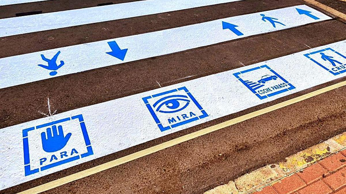 Paso de cebra adaptado para niños autistas.