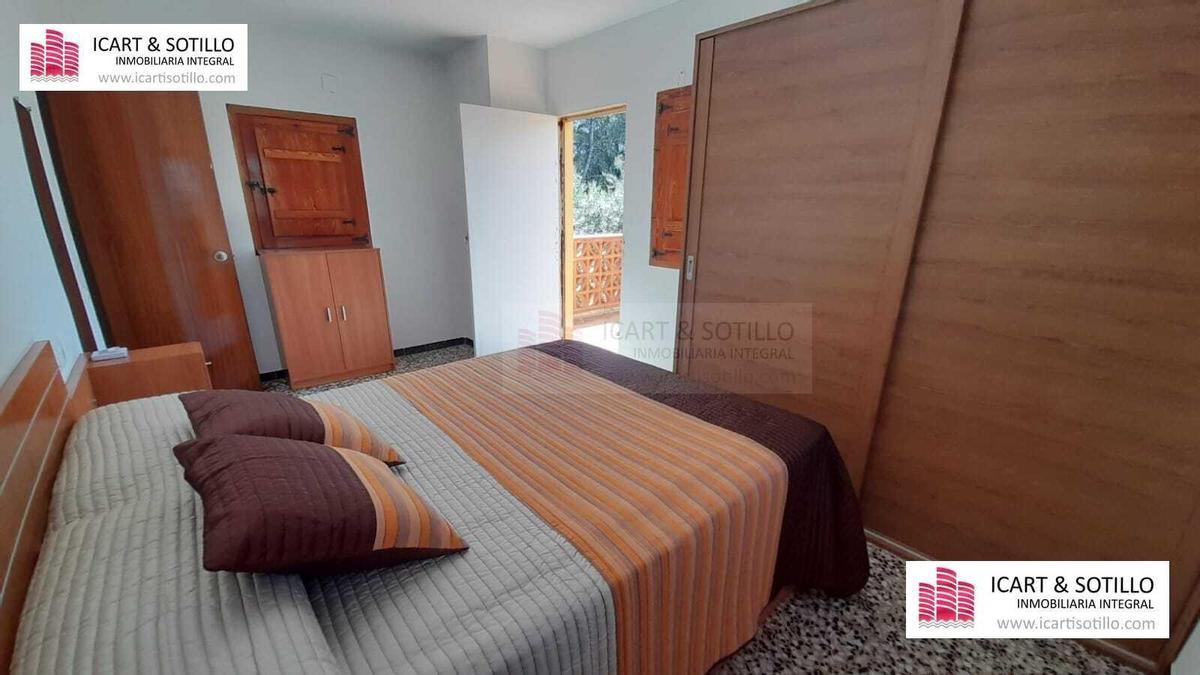 Galería de imágenes: Casa con piscina en venta en Vinaròs: una propiedad urbana con gran parcela y descuento de 15.000 euros