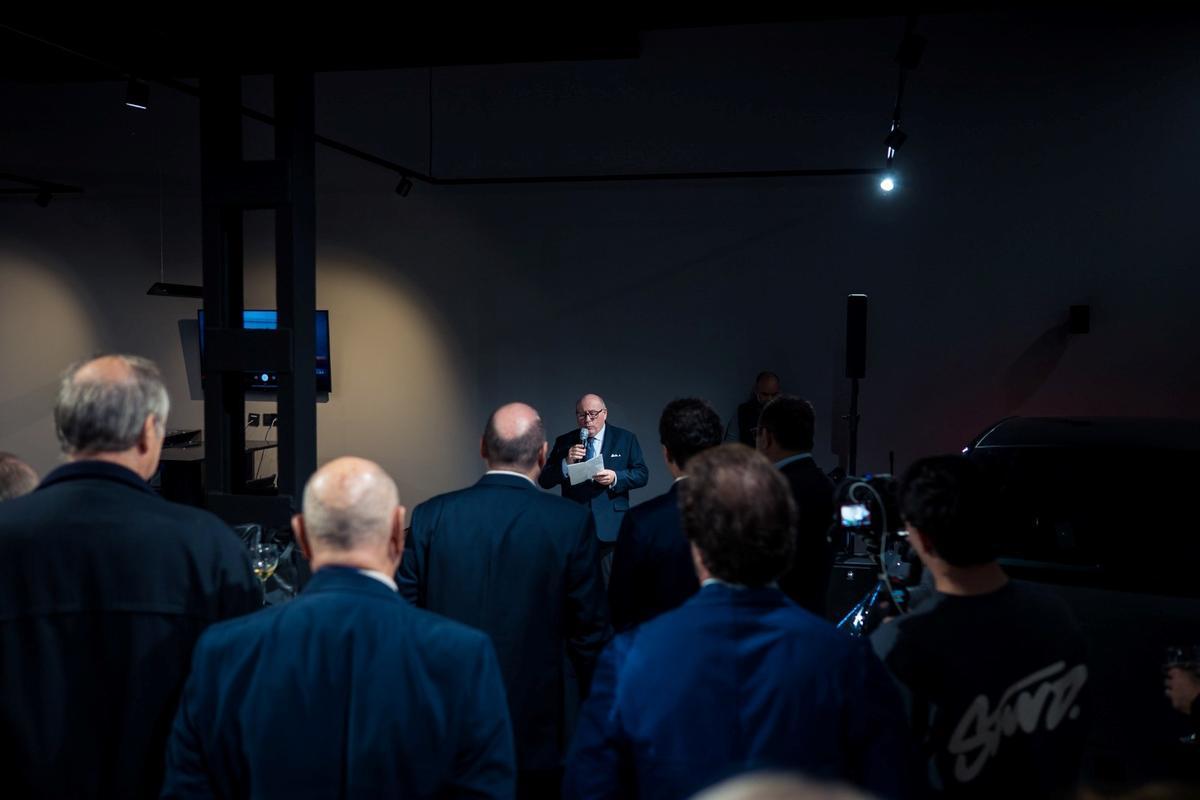 Numerosas personalidades acudieron al acto inaugural