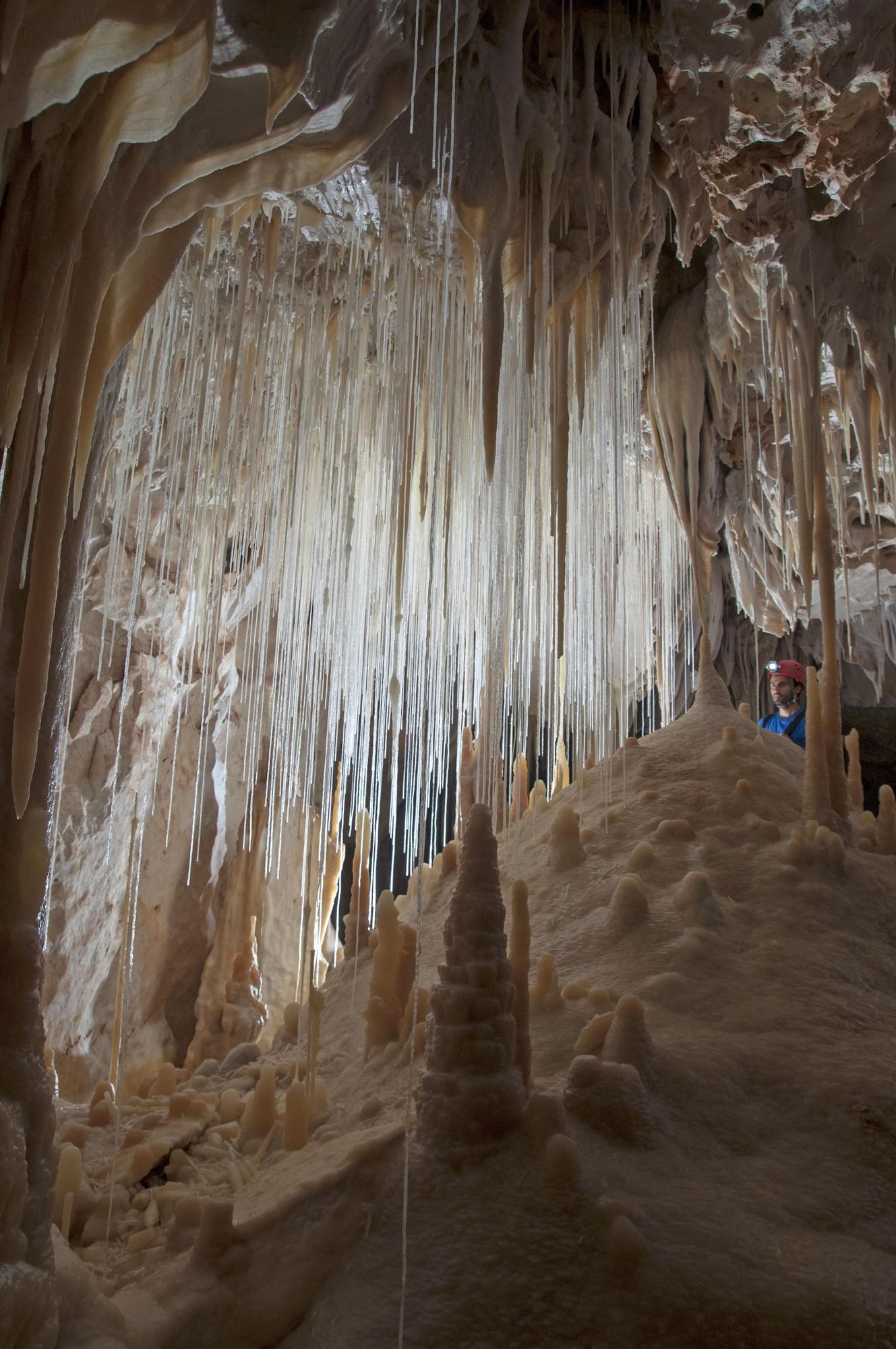 La cueva del Pas de Vallgornera, la 'Catedral' subterránea de Mallorca, en imágenes