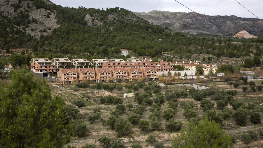 Alcoy repone los cauces fluviales afectados por la fallida urbanización de Serelles