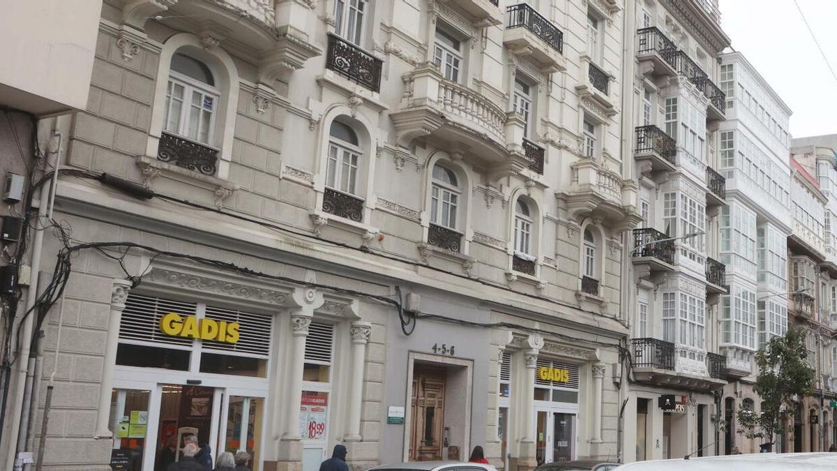 Edificios de viviendas en la plaza de Lugo.