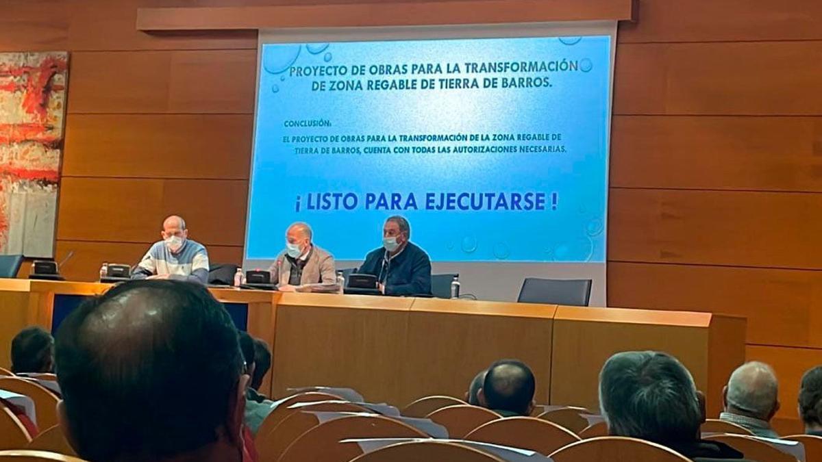 Una asamblea informativa sobre el proyecto de regadío durante el año 2021.