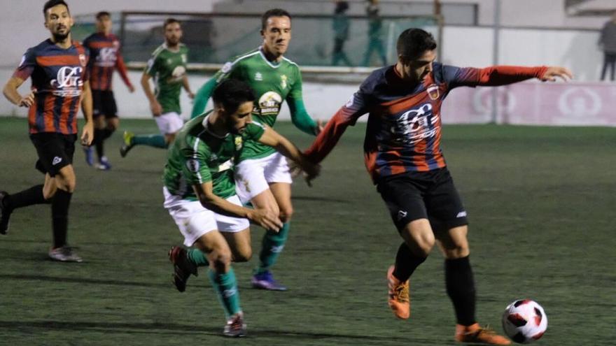 Imagen del derbi  jugada en la primera vuelta en La Magdalena.