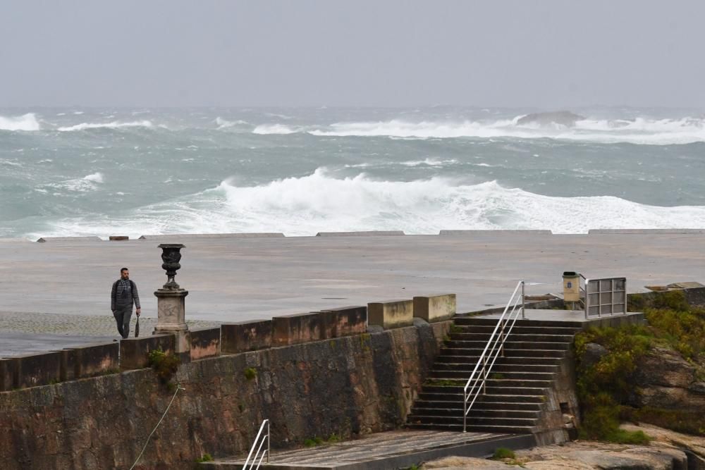 Temporal con alerta roja en la costa de A Coruña