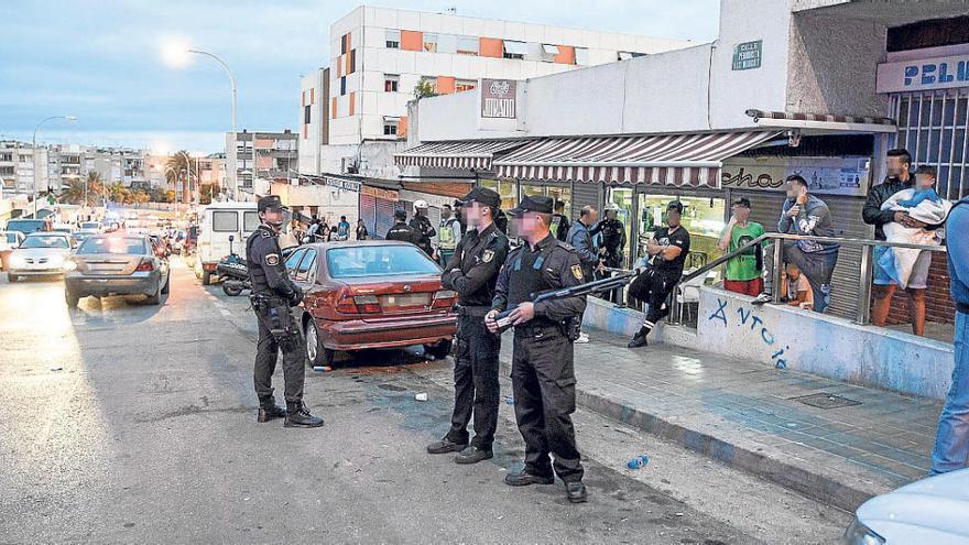 Imágenes del operativo realizado ayer tarde en Juan XXIII y Colonia Requena.