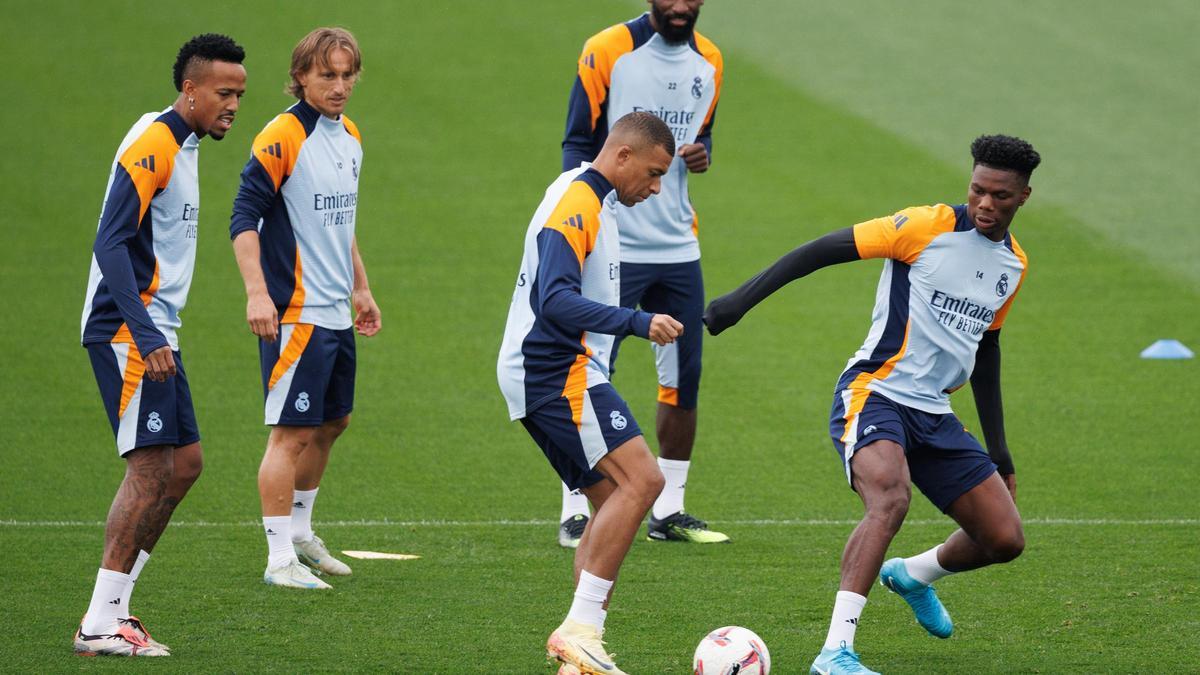 Los jugadores del Real Madrid, durante un entrenamiento