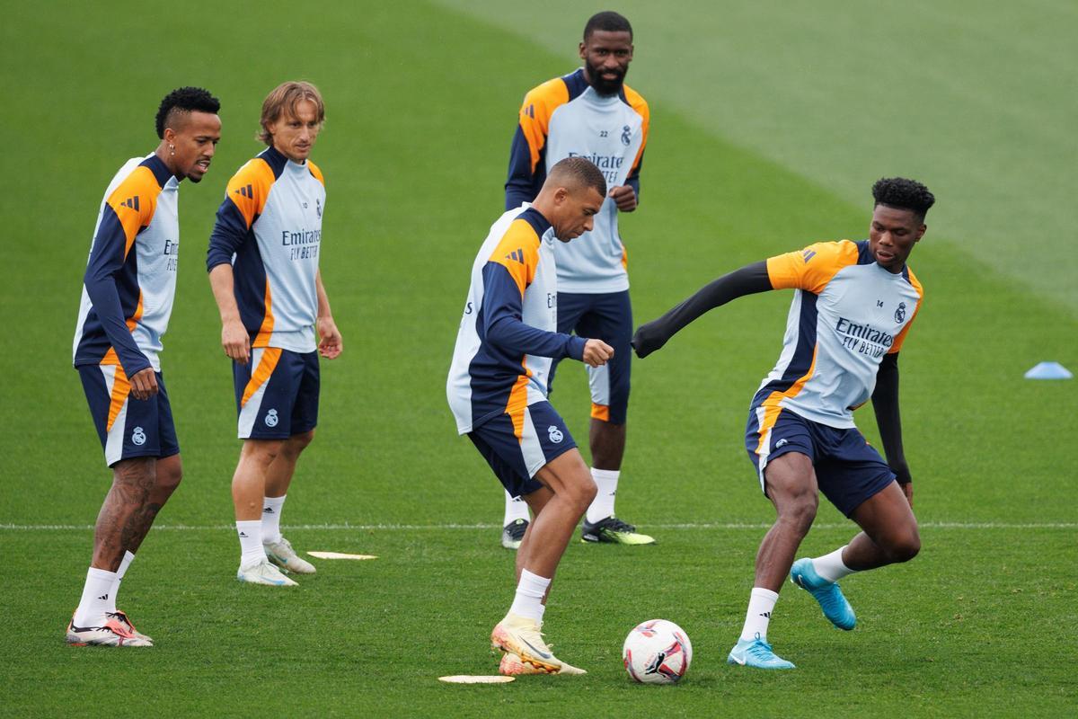 Los jugadores del Real Madrid, durante un entrenamiento