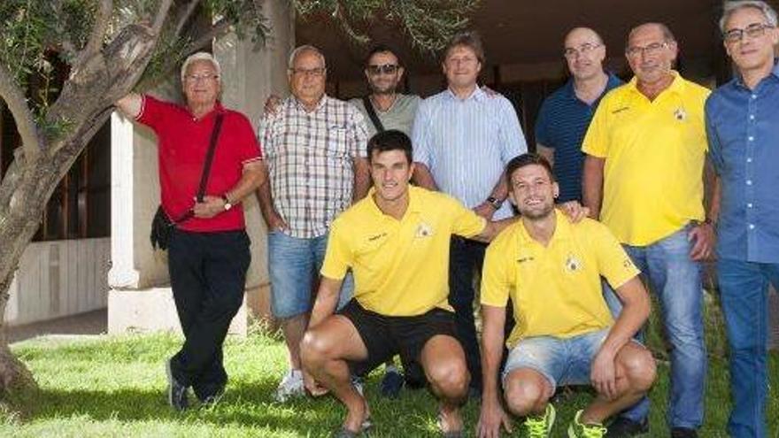 Directius dels clubs i de la federació i dos jugadors del FC Joanenc, a la presentació d&#039;ahir