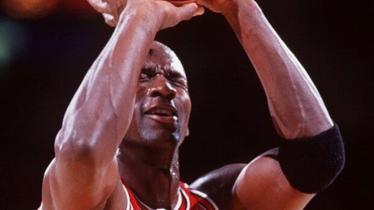 Michael Jordan lanzó el tiro libre con los ojos cerrados