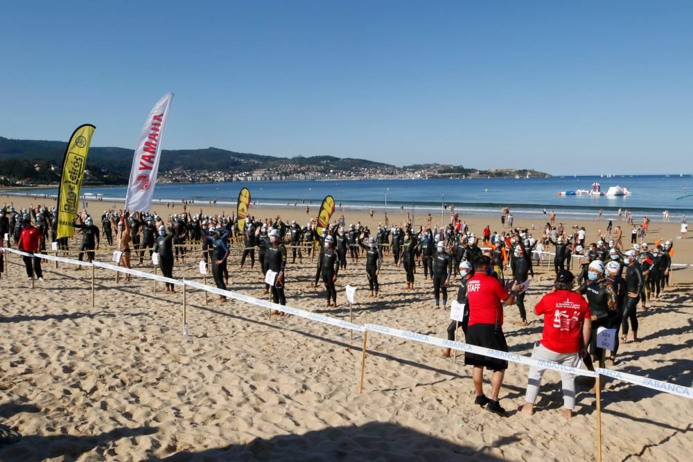 400 nadadores desafían a las aguas de Praia América. // Alba Villar