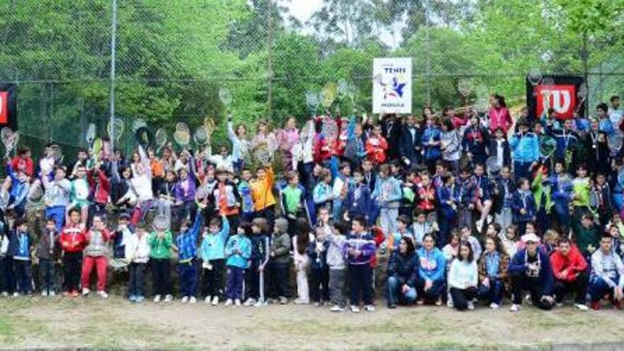 Casi 200 niños de la provincia, en la Olimpiada de Tenis en O Beque