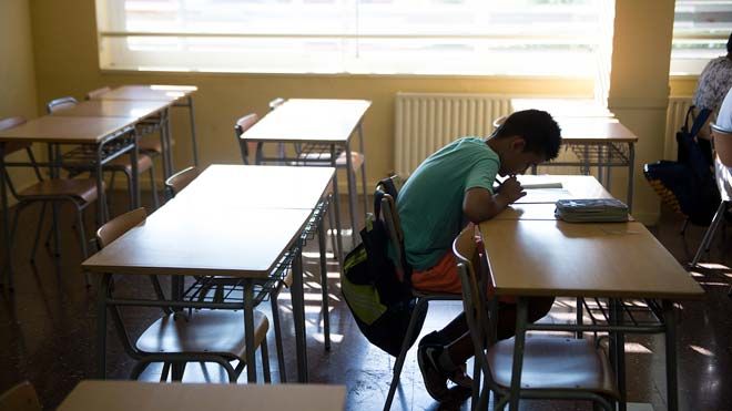 Un alumno en un instituto de Barcelona