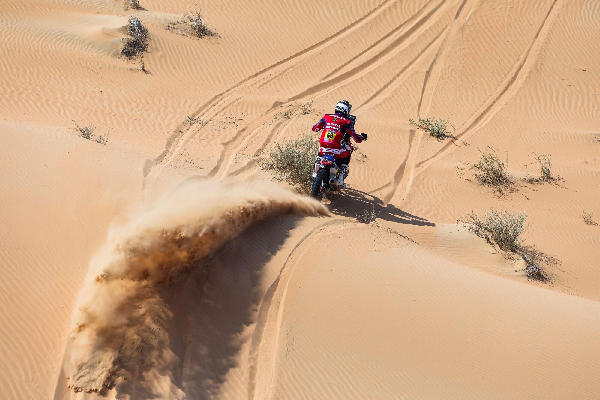 15/01/2025 68 SCHAREINA Tosha (spa), Honda, Monster Energy Honda HRC, Motul, RallyGP, action during the Stage 10 of the Dakar 2025 on January 15, 2025 between Haradh and Subaytah, Saudi Arabia - Photo Florent Gooden / DPPI DEPORTES FLORENT GOODEN / DPPI Media / AFP7 / Europa Press