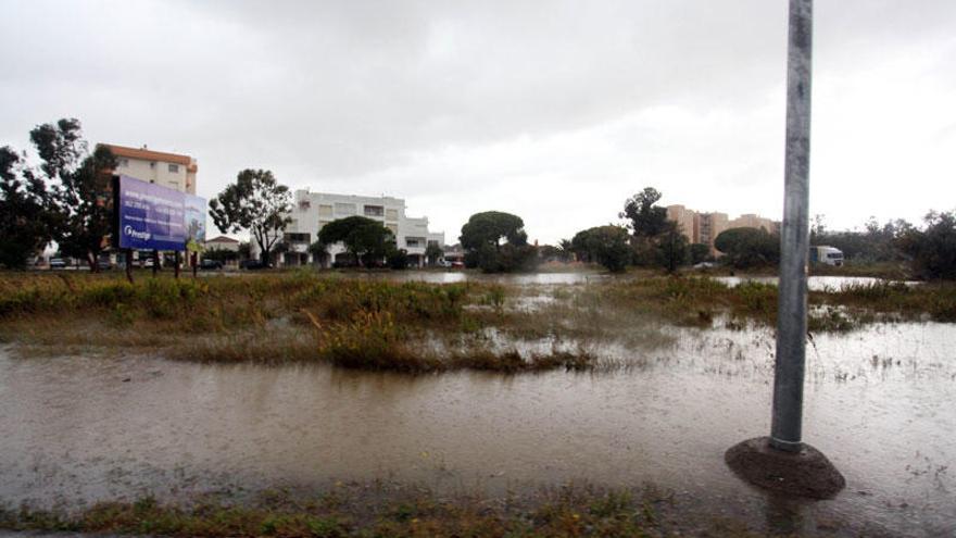 La llevantada ha omplert d&#039;aigua tota la zona costanera.