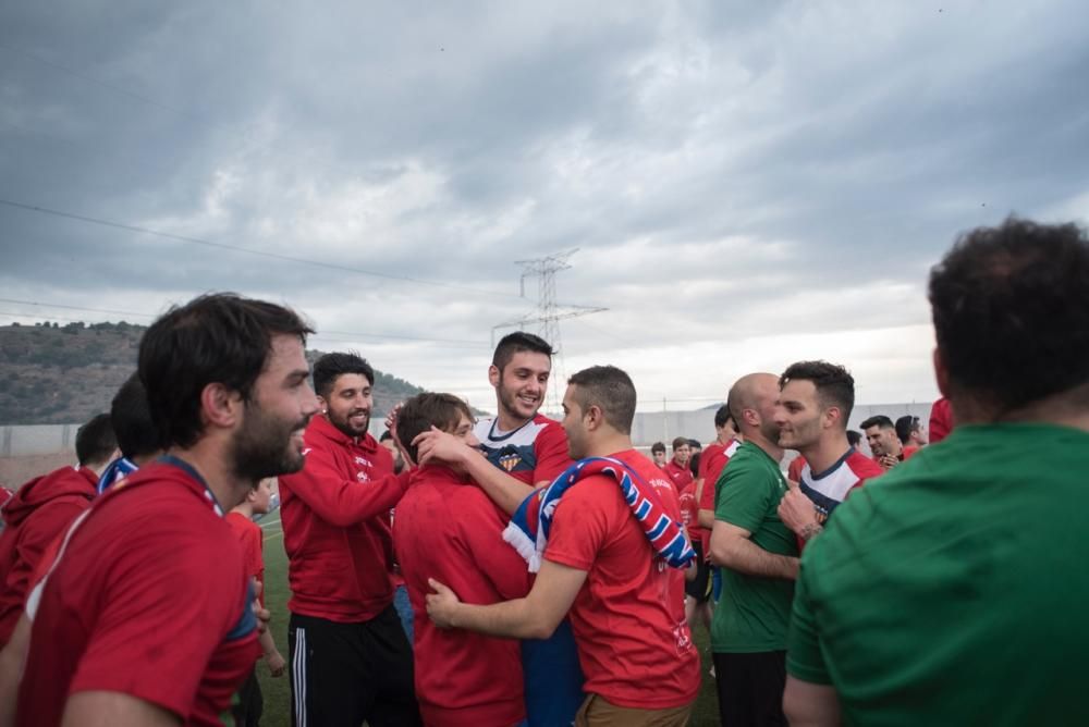 El Saguntino celebra el título de campeón