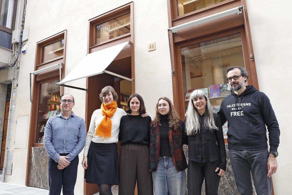 Les fotos de la nova llibreria Finestres de Palamós Les fotos de la nova llibreria Finestres de Palamós