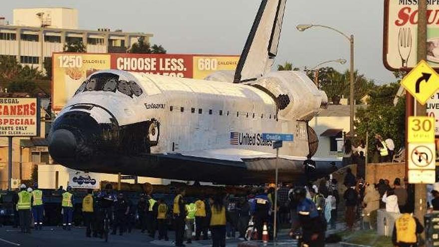 El traslado del &#039;Endeavour&#039; sorprende a Los Ángeles