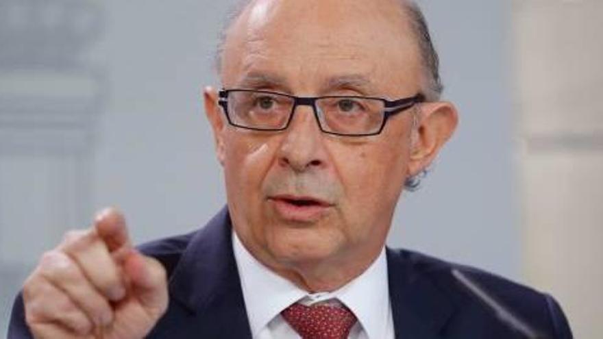 El ministre d&#039;Hisenda, Cristóbal Montoro, ahir durant la roda de premsa posterior al Consell de Ministres.