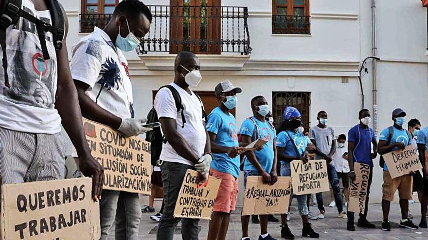 Los migrantes del Aquarius reclaman  su regularización tres años después