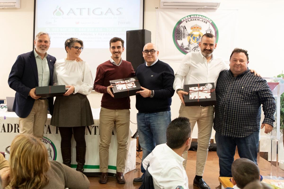 Uno de los momentos de la celebración de la Peña Madridista Placentina, con las autoridades.