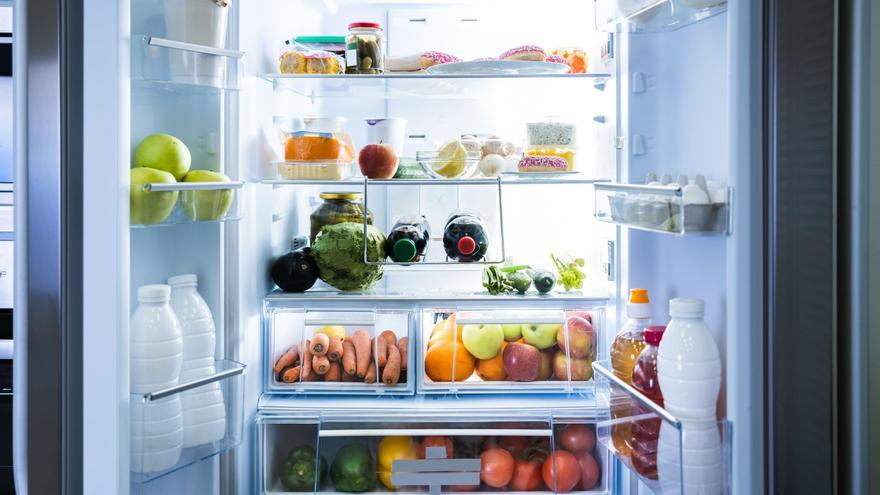 La OCU saca de dudas: Así se ordena una nevera y estos son los alimentos que no se guardan en el frigo