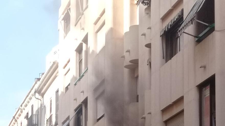 Desalojan un edificio de València por un incendio