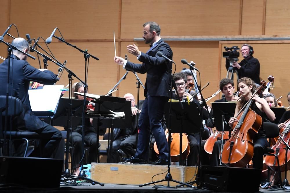La Orquesta Gaos y los solistas Borja Quiza, barítono, y Carmen Solís, soprano, se subieron al escenario de María Pita para volver a poner en primer plano a la zarzuela.