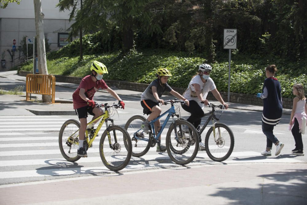 Els menors de 14 anys poden sortir a passejar una hora al dia acompanyats d''un adult