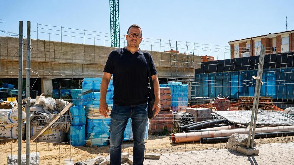 Iñaki Gómez, en las obras del centro cívico.