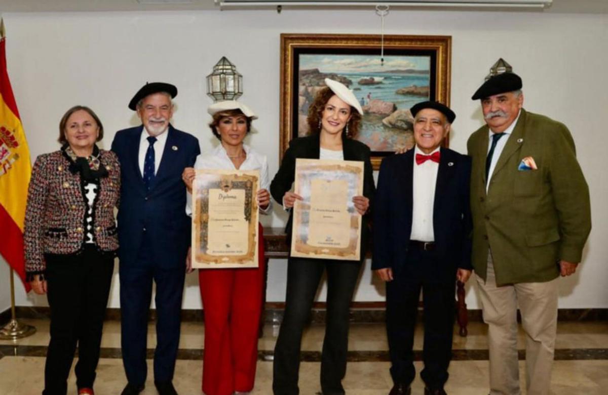 As irmás Ónega, con Palmoú e señora e directivos. |