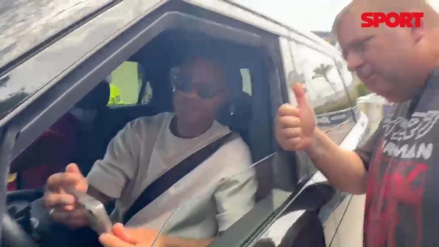 Sale Shane Kluivert y su padre, Patrick, acaba firmando más que el chaval.