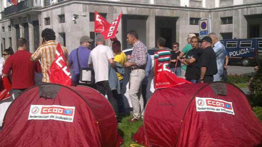 Mineros frente a Delegación del Gobierno de Asturias.