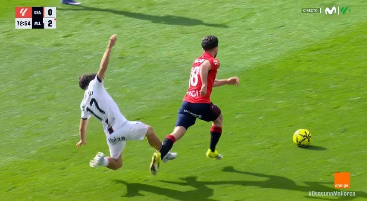 El momento en el que Jan Virgili trastabilla a Raúl Moro