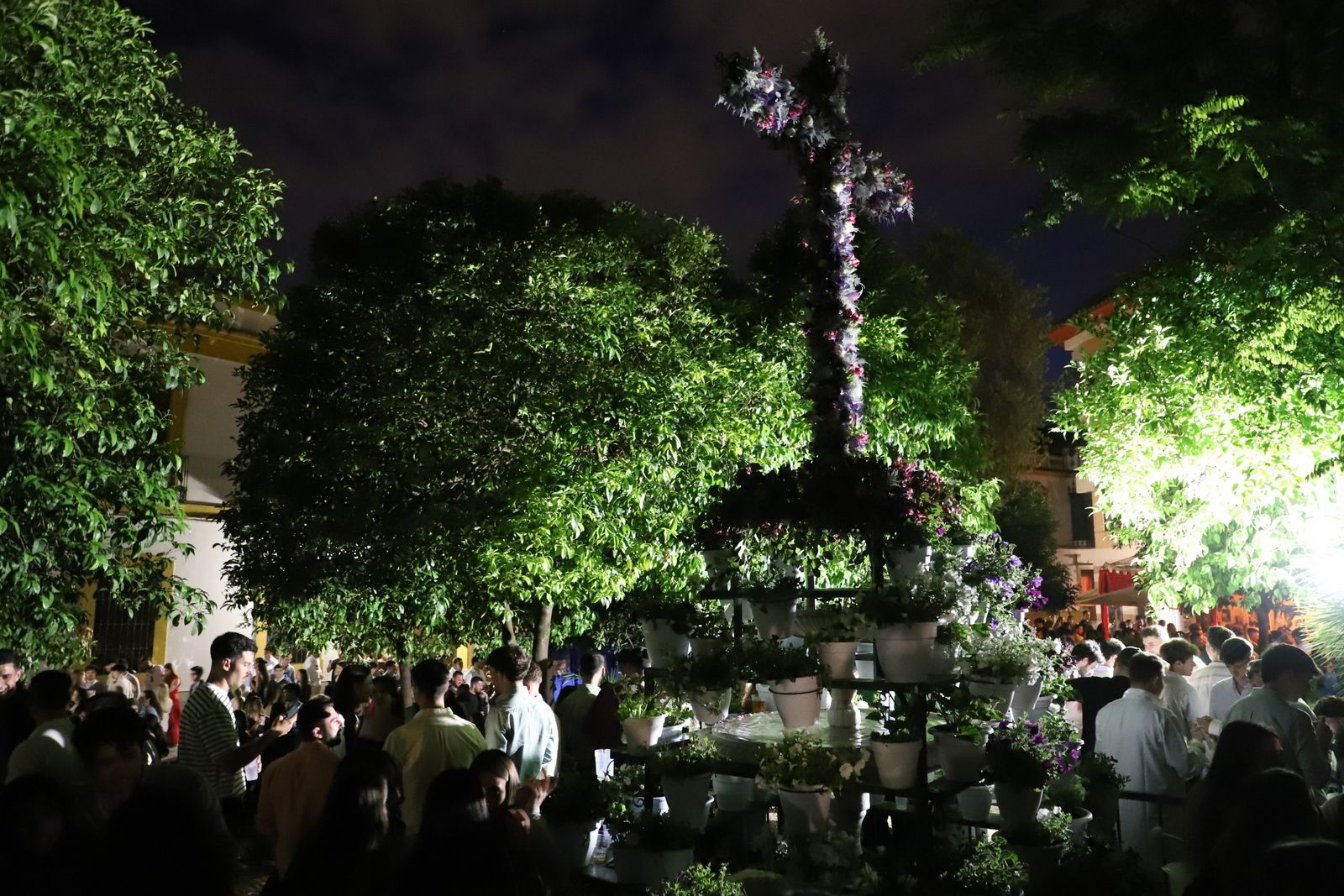 La tercera noche de cruces, en imágenes