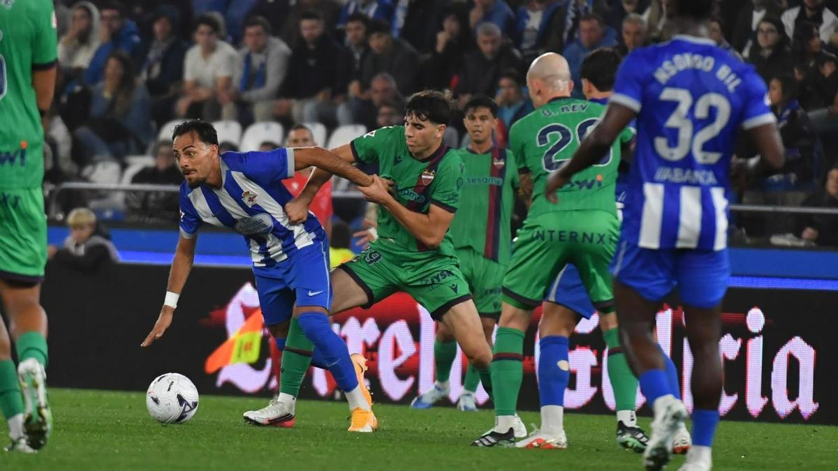 Deportivo-Levante: Así fue el posible penalti no señalado sobre Quagliata