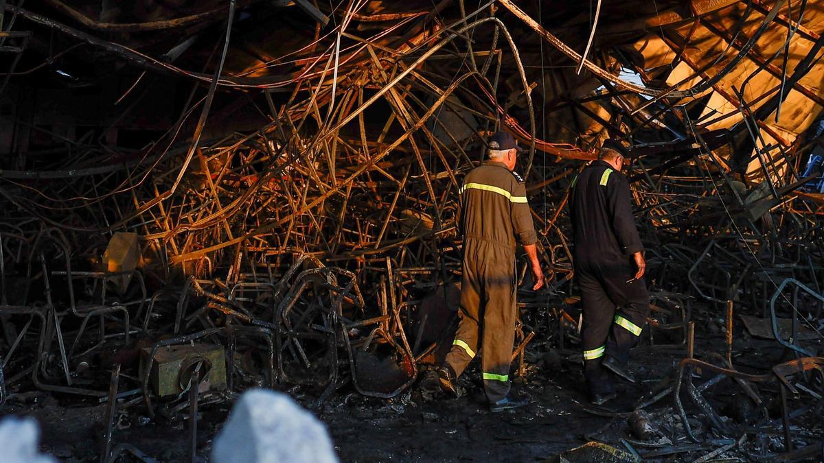 Els efectes de l'incendi en unes noces a l'Iraq, en imatges