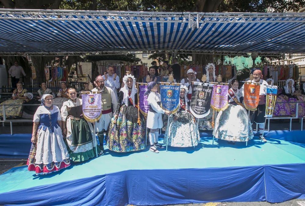 Hogueras 2019: El sábado festero arranca con el desfile de recogida de premios.