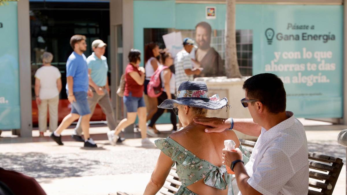 Valencia. Ola de calor Malvarrosa centro Ciudad playas playa termómetro termómetros temperatura alta Turismo