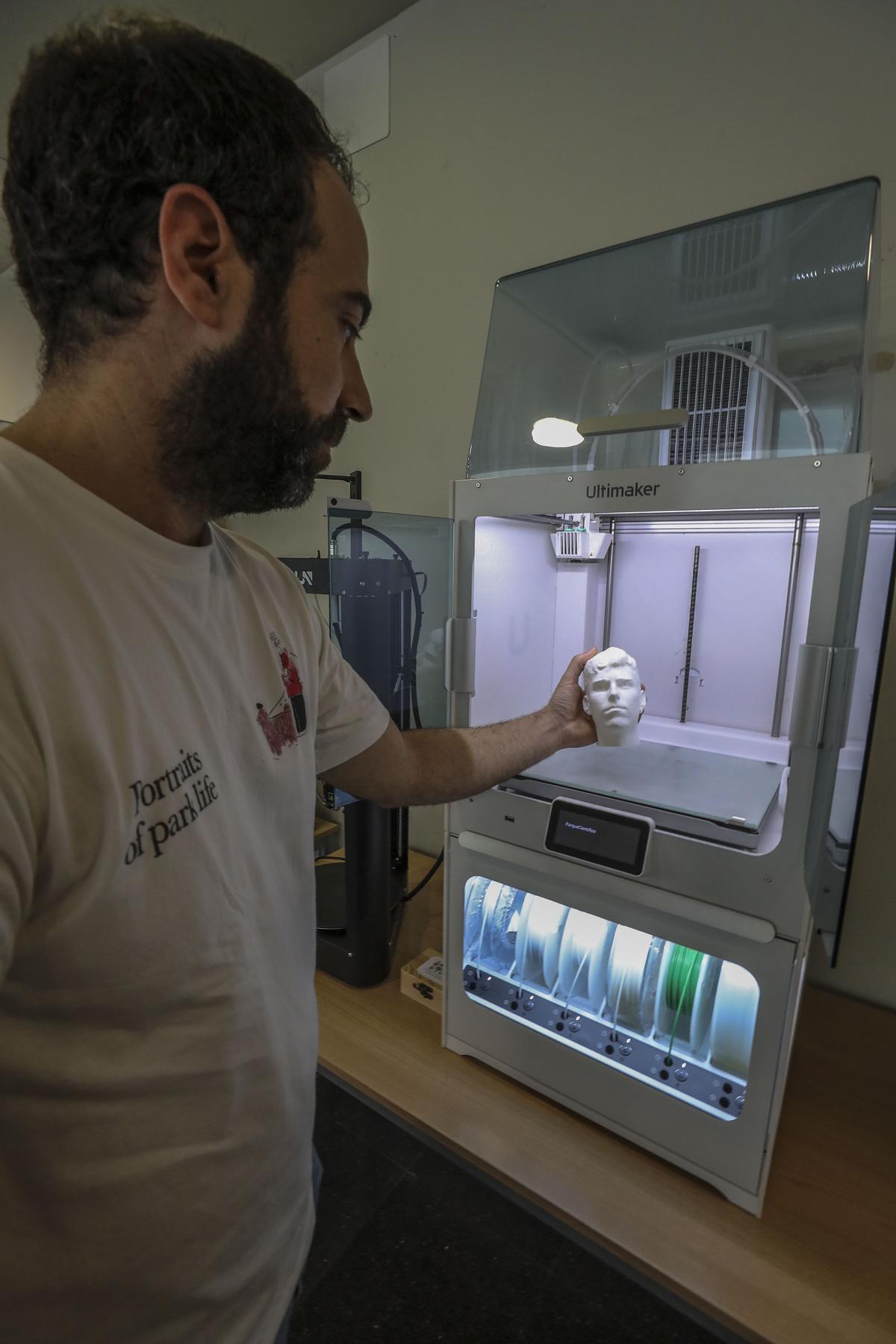 Una de las impresoras 3D del Laboratorio de Prototipado.